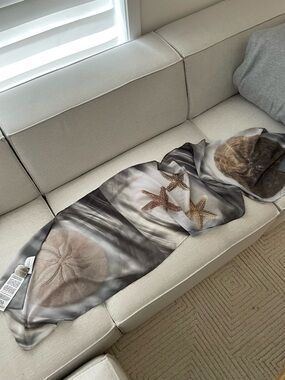 Le galeriste art beach scarf